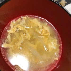 鶏肉、玉ねぎ、卵の中華スープ